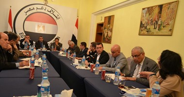 بالصور.. تفاصيل اجتماع "الـ 3 ساعات" للمكتب السياسى لـ"دعم مصر".. الائتلاف يتوافق بشأن وثيقته الداخلية مع إجراء تعديلات فى الصياغة.. ويختار طاهر أبو زيد رئيسا للجنة التوافق لحسم مرشحى لجان  البرلمان