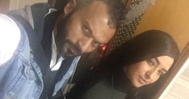 إبراهيم سعيد ينشر صوراً برفقة زوجته على "تويتر"