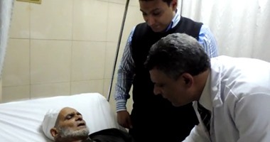 مسن مريض يستنجد بالنجدة.. و"الداخلية" ترسل له سيارة إسعاف وتنقله للمستشفى