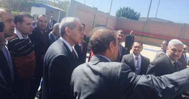 بالصور..وزير التجارة:مصر تصدر 60 سيارة أوتوبيس بطابقين لأول مرة لبريطانيا