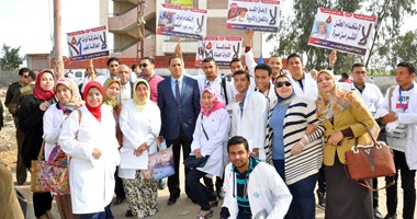 بالصور.. رئيس جامعة دمنهور يقود قافلة طبية شاملة بالقرى الأكثر احتياجا