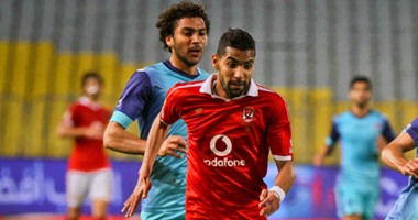 بالفيديو.. مؤمن زكريا يرفض هدية الغزال أمام سموحة