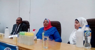 بالصور.. "تركيب وصناعة العطور" فى دورة تدريبية للعاملين بجامعة القناة