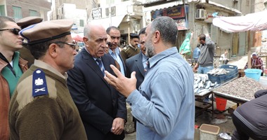 مدير أمن دمياط يتفقد سوق السمك القديم