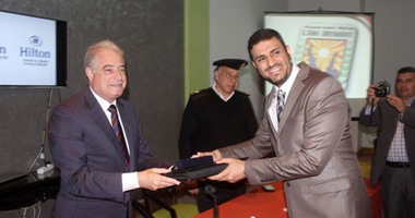 بالصور..محافظ جنوب سيناء يلتقى بدارسى أكاديمية ناصر خلال زيارتهم لشرم الشيخ