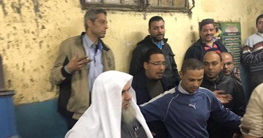 نائب "النور" بالإسكندرية يتواصل مع عمال النقل العام والمسئولين لفض الإضراب