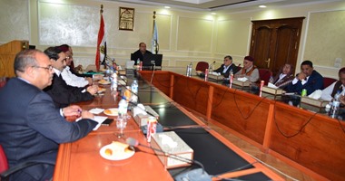 بالصور.. محافظ مطروح يجتمع بمجلس حكماء مطروح تمهيدا لتدشينه