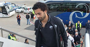بالصور.. محمد صلاح يصل مدريد مع روما استعدادا لمواجهة الريال غدا