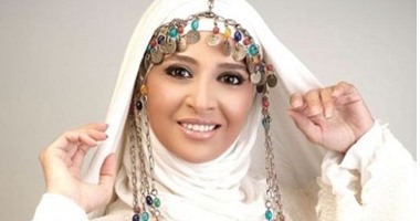 اتعلمى منها.. فى 6 صور كيف قدمت حنان ترك دليل الشياكة لأزياء المحجبات؟