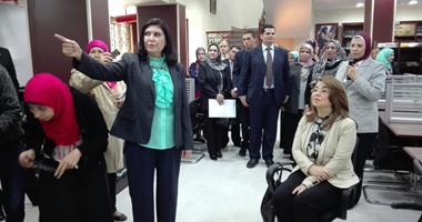 بدء الاحتفال باليوم العالمى للمرأة بحضور غادة والى