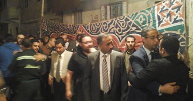 بالصور.. وزير الصحة ومحافظا شمال سيناء والشرقية يتقدمون المشيعين لجنازة المسعف بالشرقية.. والدته: حسبى الله ونعم الوكيل. زوجته: كان كل شىء لى فى الحياة.. ونقيب المسعفين: نطالب بقانون لحمايتنا