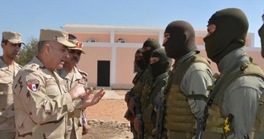 رئيس الأركان يتفقد إعداد وتدريب القوات الخاصة.. ويلتقى مقاتلى الصاعقة بأنشاص