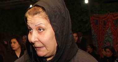 زيزى مصطفى تبكى تأثرا من "قلم" منة شلبى فى فيلم "نوارة"