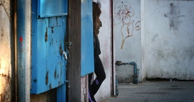 مكافحة جرائم الآداب تداهم عقارا يحوى شققا مشبوهة بالعجوزة