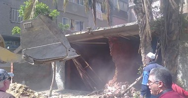 بالصور.. محافظة القاهرة تشن حملة لإزالة المحلات المخالفة بحدائق القبة