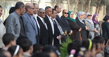 وزير التعليم ومحافظ الجيزة يحضران طابور الصباح بمدرستين فى ناهيا