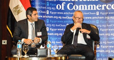 ساويرس: تقدمت بطلب الحصول على بنك للمشروعات الصغيرة والمتوسطة فى لوكسمبورج.. وينتقد البنك المركزى فى تعامله مع أزمة الدولار: "محدش يقدر يقف قدام السوق وأنت حالف براس أبوك إنه بـ7 جنيه"