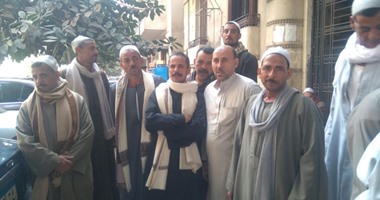 موظفون بـ"أوقاف الإسكندرية" ينظمون وقفة أمام مجلس الوزراء للمطالبة بالعودة للعمل