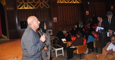 محافظ أسوان يقرر تعديل توقيت لقاء المواطنين ليكون فى الفترة الصباحية  