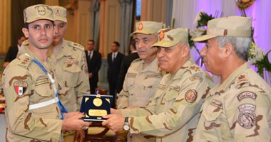 الفريق أول صدقى صبحى يلتقى برجال قوات حرس الحدود