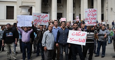 بالصور.. انضمام العديد من العاملين للوقفة الاحتجاجية بسنترال رمسيس