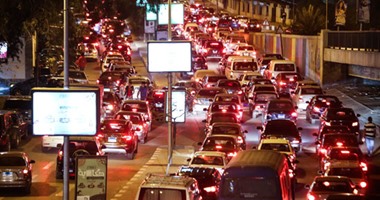 شلل مرورى أعلى كوبرى أكتوبر بسبب وقفة سائقى التاكسى الأبيض