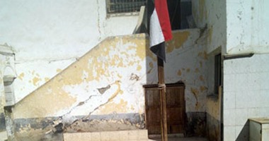 صحافة المواطن.. مدير مدرسة "المندرة" فى ديروط يشكو من التصدعات