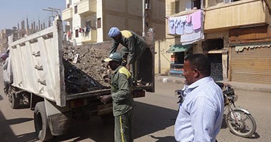 بالصور.. حملة لنظافة طريق الكباش القبلى والسوق الحضرى بالأقصر