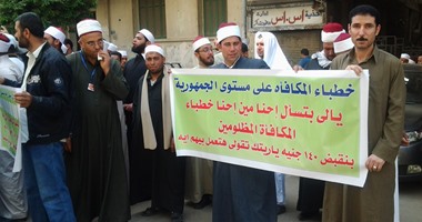 بالصور.. الأوقاف ترسل مندوبا لبحث مشكلة "خطباء المكافأة"