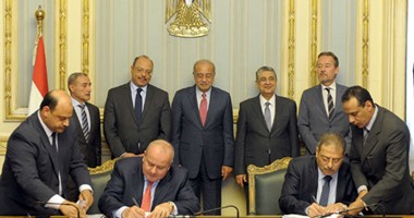 بالصور.. رئيس الوزراء يشهد توقيع اتفاقيات تعاون بين 4 وزارات