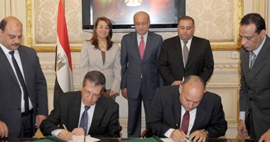 بالصور.. رئيس الوزراء يشهد توقيع عدد من الاتفاقيات لتوفير الطاقة للمشروعات الجديدة