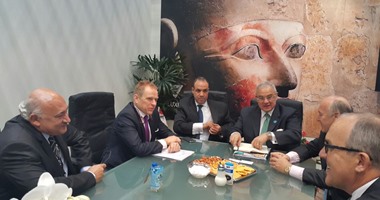 بالصور.. لقاءات مكثفة لوزير السياحة مع كبرى الشركات العالمية على هامش معرض برلين الدولى.. هشام زعزوع: هناك إجراءات لاستعادة الحركة السياحية فى مصر.. ويؤكد: استمرار التواصل مع الجانب البريطانى