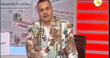 بعد تضخم سعر الدولار.. جابر القرموطى يرتدى ملابس مطبوع عليها الجنيه لدعمه