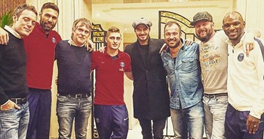بيكهام يؤازر سان جيرمان من الملعب أمام تشيلسى فى دورى الأبطال