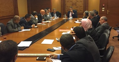 وزير النقل يبحث مع أعضاء البرلمان طلبات دوائرهم