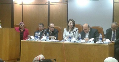 نقابة البنوك والتأمينات تجتمع مع وزيرة التضامن الاجتماعى لعرض مطالب العاملين 