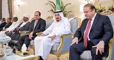 الملك سلمان يلتقى السيسى ويقيم مأدبة عشاء للوفود المشاركة فى"رعد الشمال"