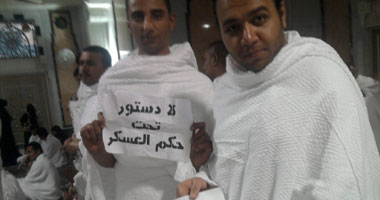 كريم رفع شعار "يسقط حكم العسكر" من أطهر مكان فى الأرض 