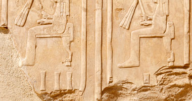 الأمن يواصل البحث بحثه عن 5 جثث تحت الرمال أثناء التنقيب عن آثار بالمنيا