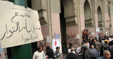 المعتصمون يواصلون إغلاق مجمع التحرير لليوم الثانى على التوالى 