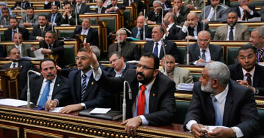 نواب "الشورى" يفتحون النار على الحكومة.. "العريان" لـ"الداخلية": التقصير فى هذه اللحظة مرفوض.. "صالح": إما أن تؤدى قيادات الشرطة واجبها أو تستقيل.. وممثل الوزارة يرد: لا نقبل أن يهتز منصب الرئيس