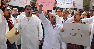 إضراب جزئى للأطباء والممرضين بمستشفى كوم أمبو المركزى