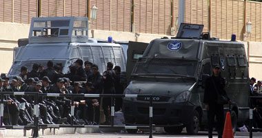 مدرعات الأمن المركزى تنتشر فى شوارع مصر الجديدة