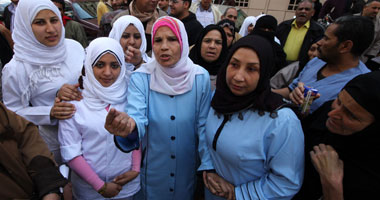 اعتصام موظفى مستشفى إطسا اعتراضا على قرار الصحة بتسلم عهد الأدوية