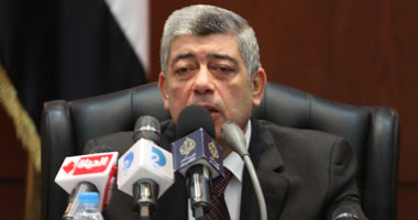 وزير الداخلية يكافئ 514 شرطيا بينهم من ضبطوا سارقى سيارة محافظ "المركزى"