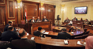 فى جلسة "دستورية الشورى".. الحكومة توافق على ضم شبرا إلى الساحل وروض الفرج..وعودة عين شمس إلى مصر الجديدة والنزهة فى قانون الانتخابات..ولكح للداخلية: مش كفاية خربتوا البلد جايين تقسموا الدوائر بمزاجكم