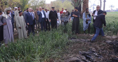 بالصور .. نيابة الأقصر تعاين موقع حادث "المنطاد السياحى" وتناظر جثث 19 سائحاً