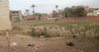 بالصور.. صوامع غلال سيدنا يوسف تحاصرها حفر لصوص الآثار.. هنا "ميت رهينة" المعابد تحولت إلى "خرابات".. وسرقة أكثر من 5 آلاف قطعة أثرية منذ الثورة.. ومصادر: ثمن المسروقات يتخطى مليارات الجنيهات
