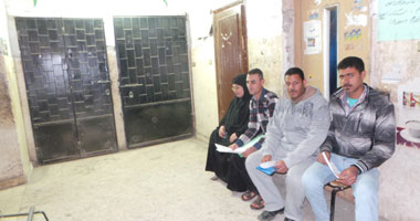 العاملون بالشهر العقارى بأسيوط يضربون عن العمل