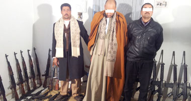 ضبط 42 سلاحا آليا و7 أسلحة إسرائيلية وآلاف الطلقات بأسيوط